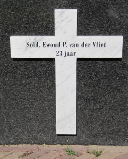 War Memorial Hansweert #4