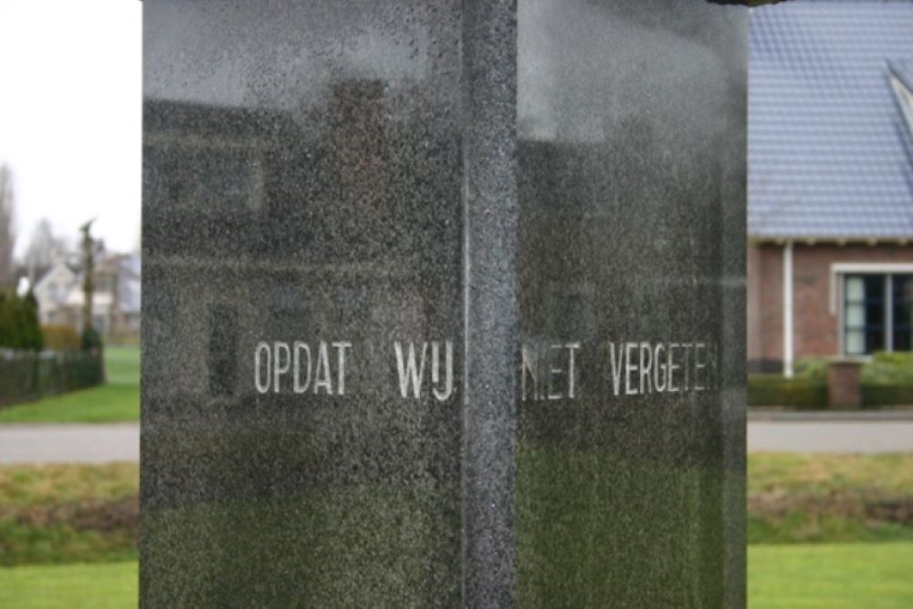 Oorlogsmonument Niekerk #1