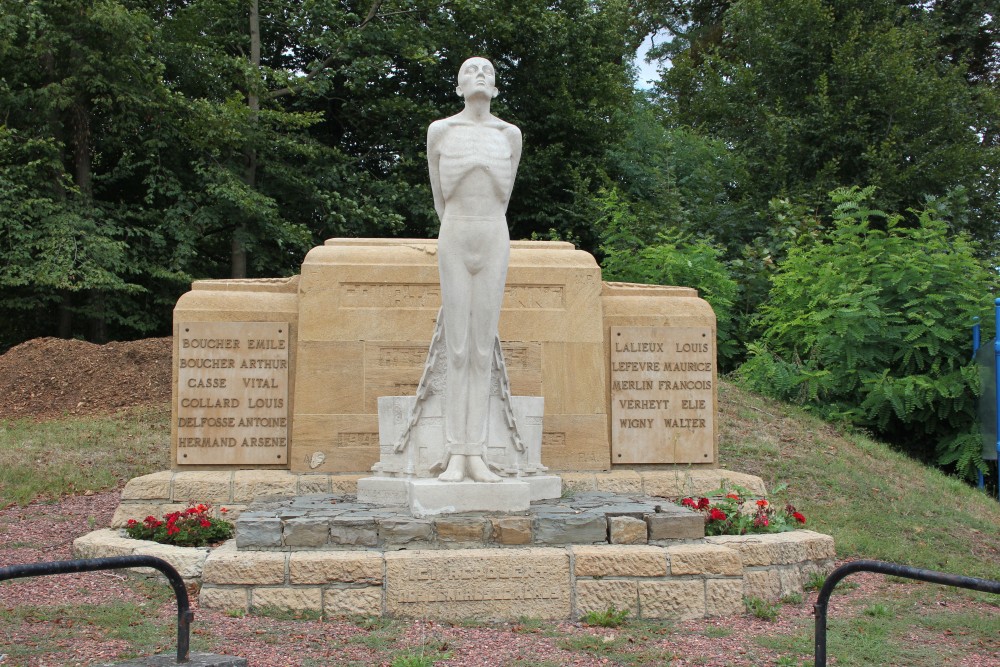 Monument Slachtoffers van het Nazisme Court-Saint-Etienne #1