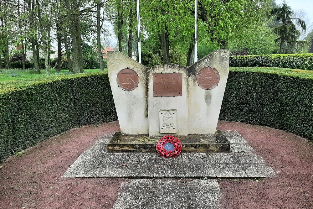 Monument 50 jaar Bevrijding Cambes-en-Plaine