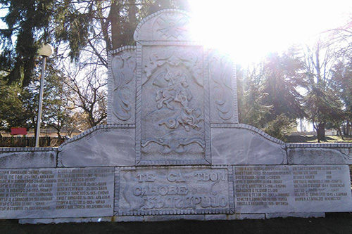 Oorlogsmonument Dolna Mitropoliya #1