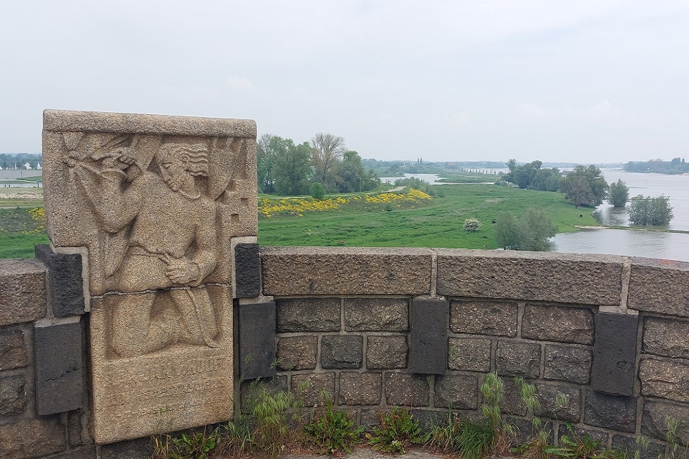 Monument Jan van Hoof