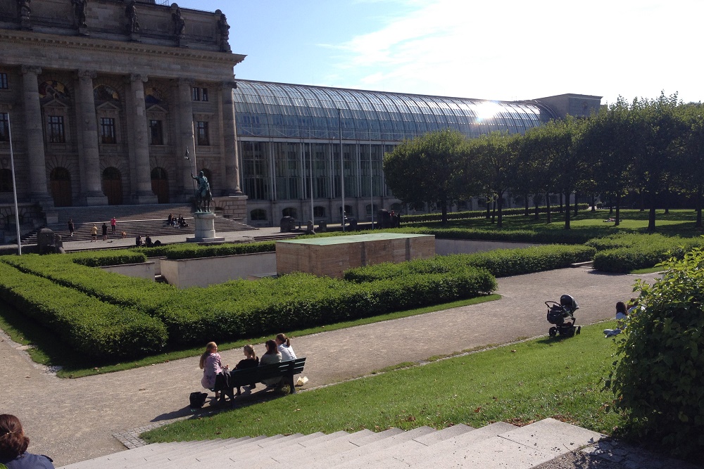 Memorial Hofgarten #1