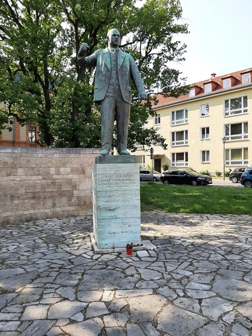 Statue Ernst Thälmann Weimar #2
