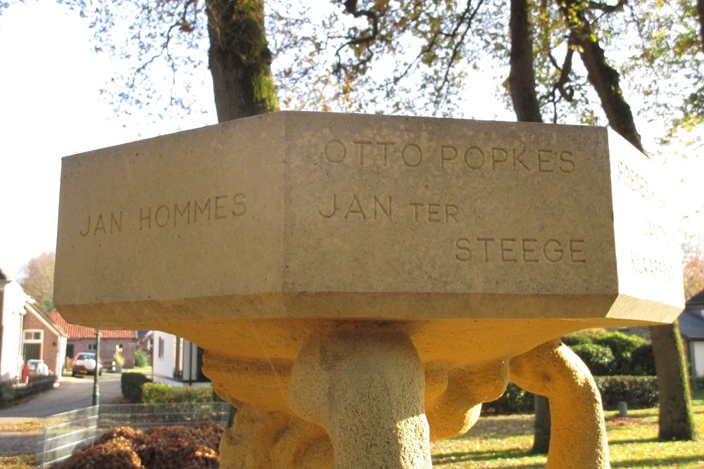 Oorlogsmonument Rolde #4