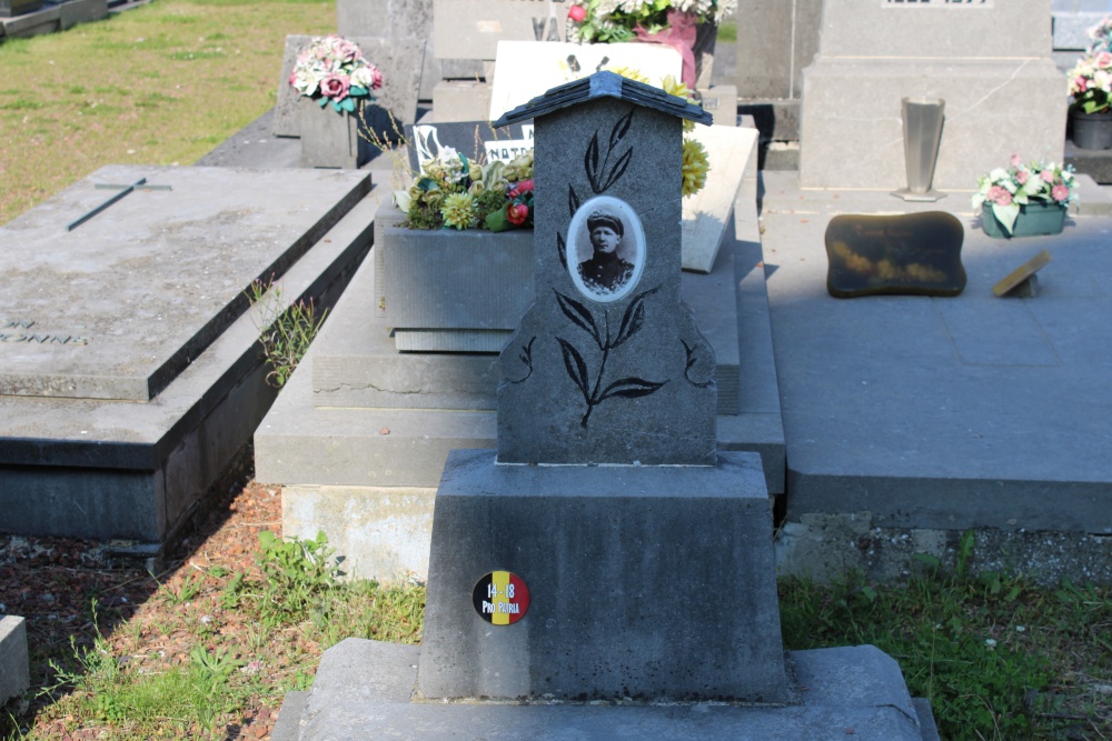 Belgische Oorlogsgraven Mourcourt #2