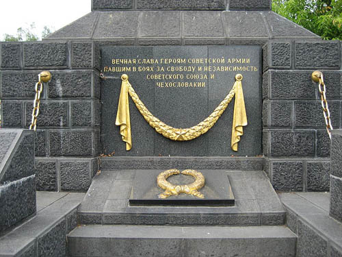 Massagraf Sovjetsoldaten & Bevrijdingsmonument Zvolen 1945 #2