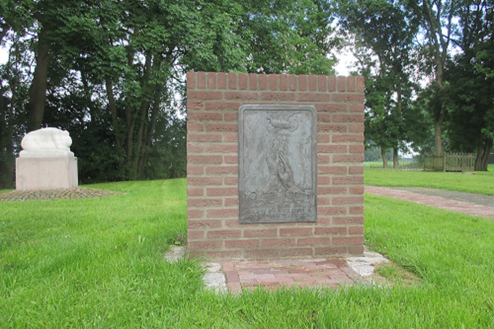 Oorlogsmonument Sauwerd #1