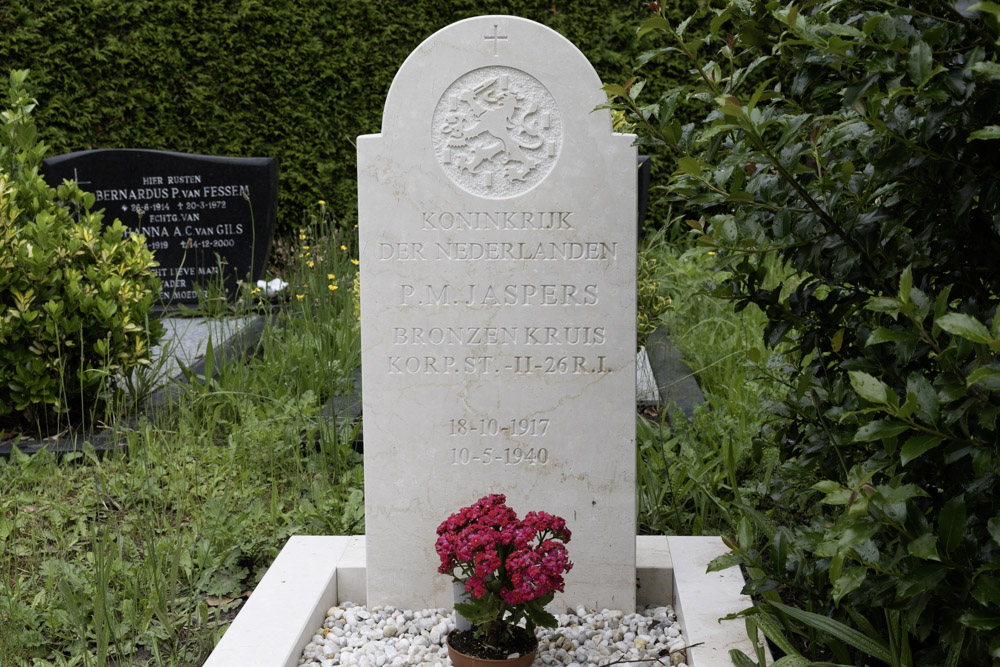 Dutch War Graves Roman Catholic Cemetery Zuylen Breda #2
