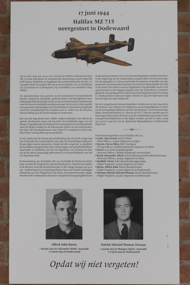 Monument Handley Page Halifax III MZ 715 #4
