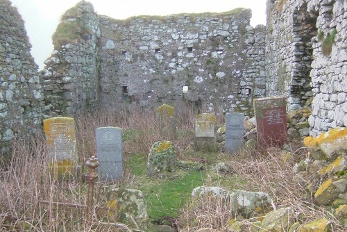 Commonwealth War Graves Carinish Old Churchyard