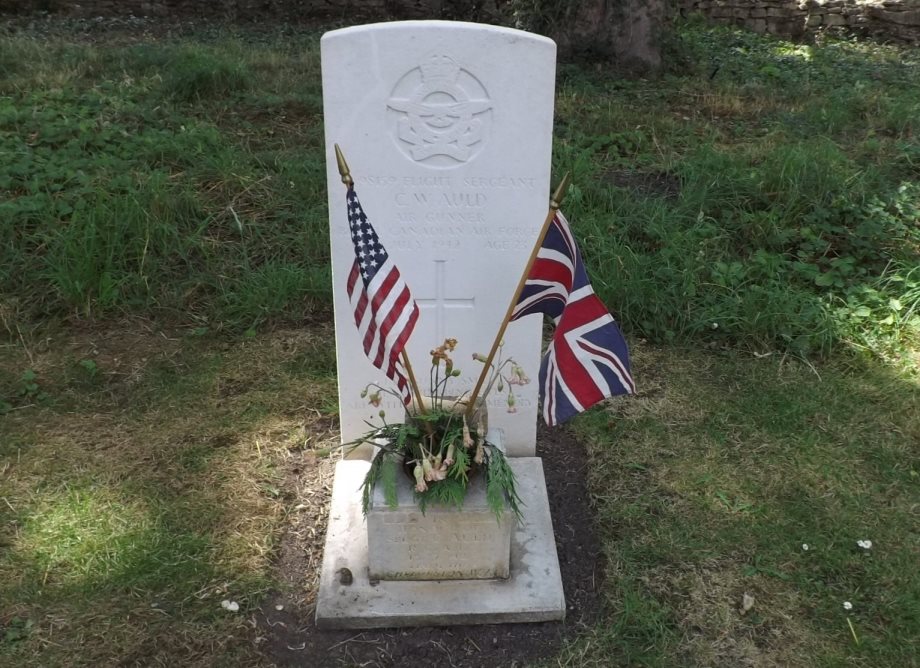 Commonwealth War Grave St. John the Baptist Churchyard