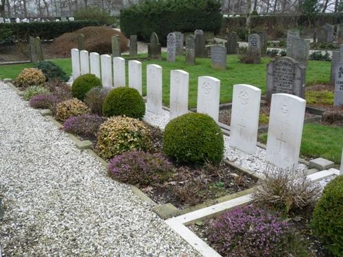 Oorlogsgraven van het Gemenebest Protestantse Begraafplaats Strijen #4