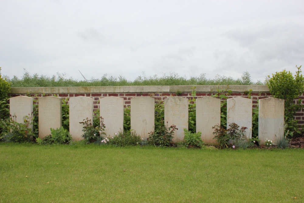 Oorlogsbegraafplaats van het Gemenebest Gomiecourt South #5
