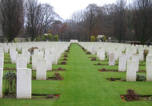Commonwealth War Cemetery Warlincourt Halte #1