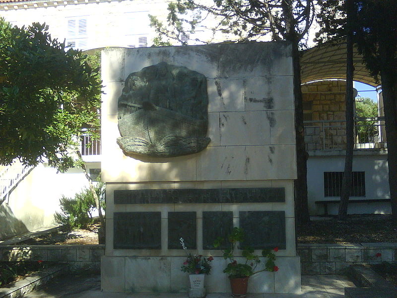 Monument Omgekomen Partizanen Lovite #1