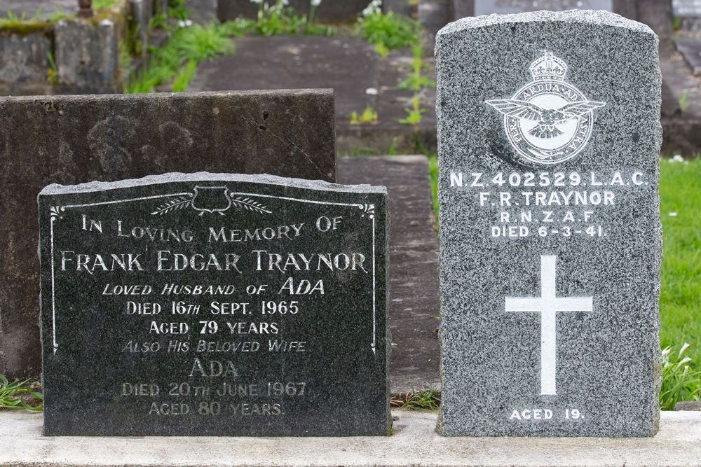 Commonwealth War Grave St. John's Presbyterian Churchyard