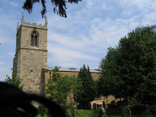 Oorlogsgraf van het Gemenebest St Peter Churchyard