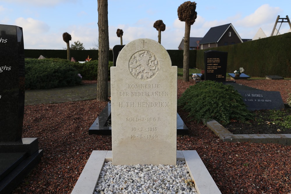 Dutch War Grave Roman Catholic Cemetery Lomm #1