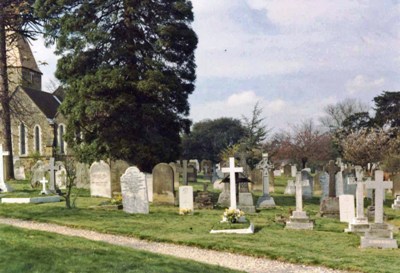 Oorlogsgraven van het Gemenebest St. Peter Churchyard #1