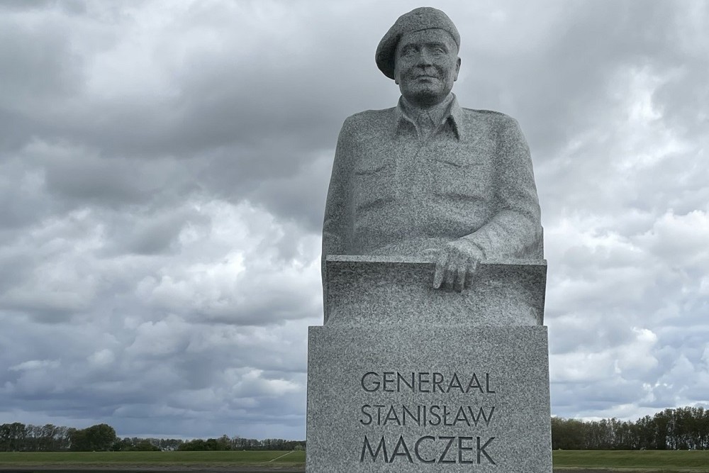 Memorial General Stanislaw Maczek #5