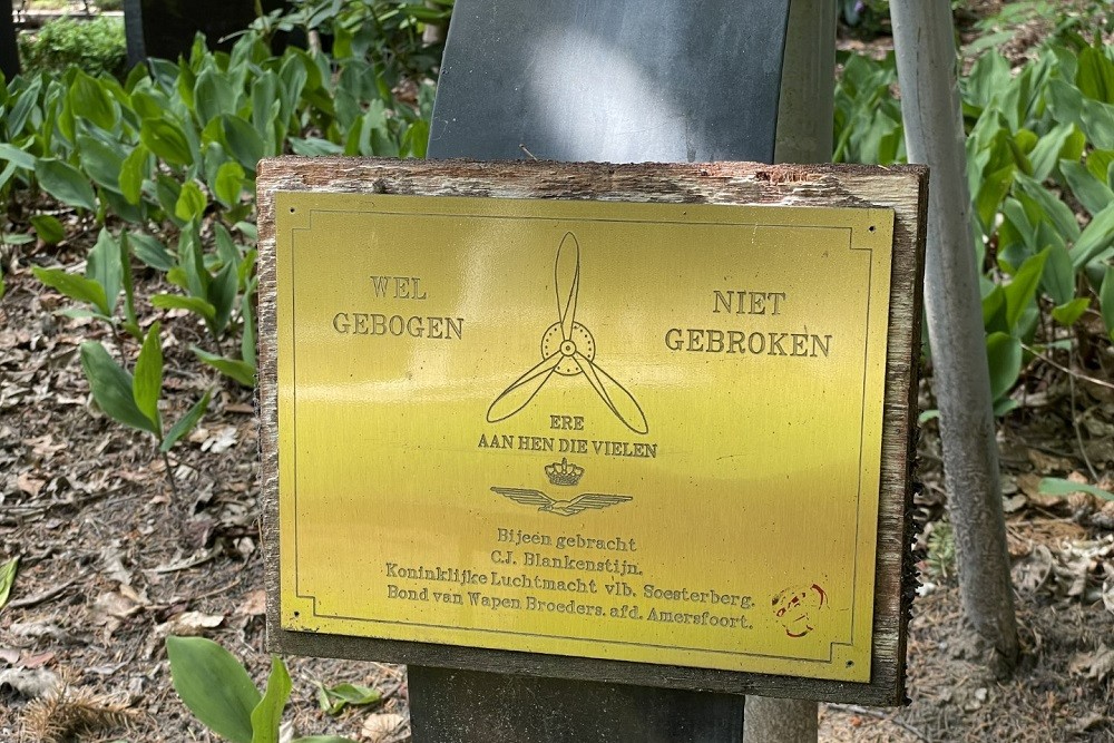 Monument voor de Gevallen Vliegers Begraafplaats Rusthof Leusden #2