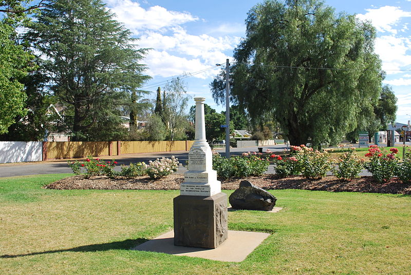 Monument George W. Stratton