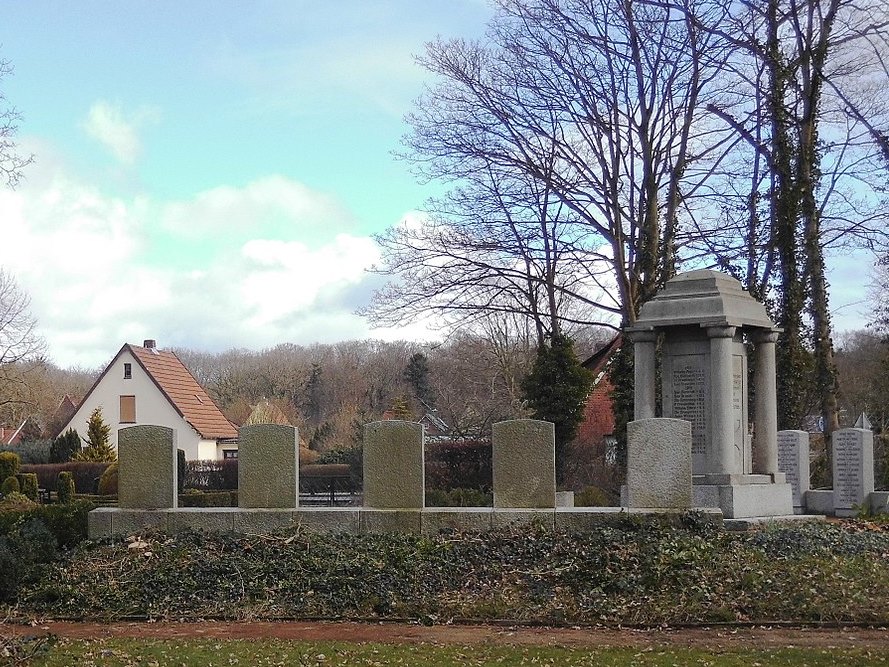 Oorlogsmonument Himmelpforten #1