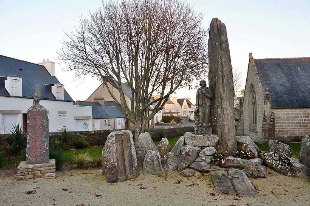 War Memorial Plozévet #1