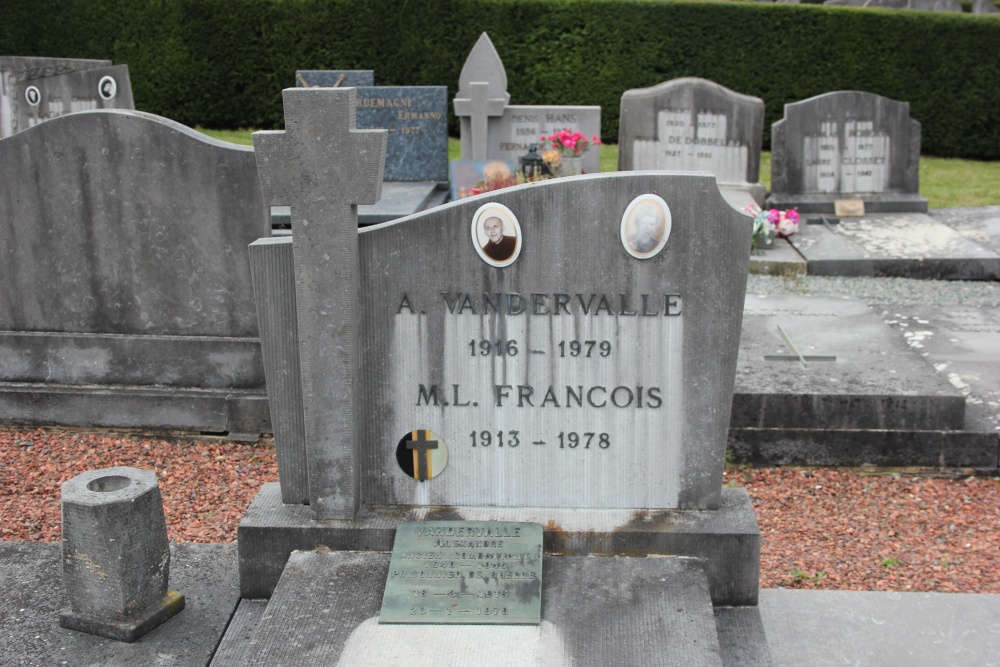 Belgische Graven Oudstrijders Braine-lAlleud Begraafplaats Foriest #4