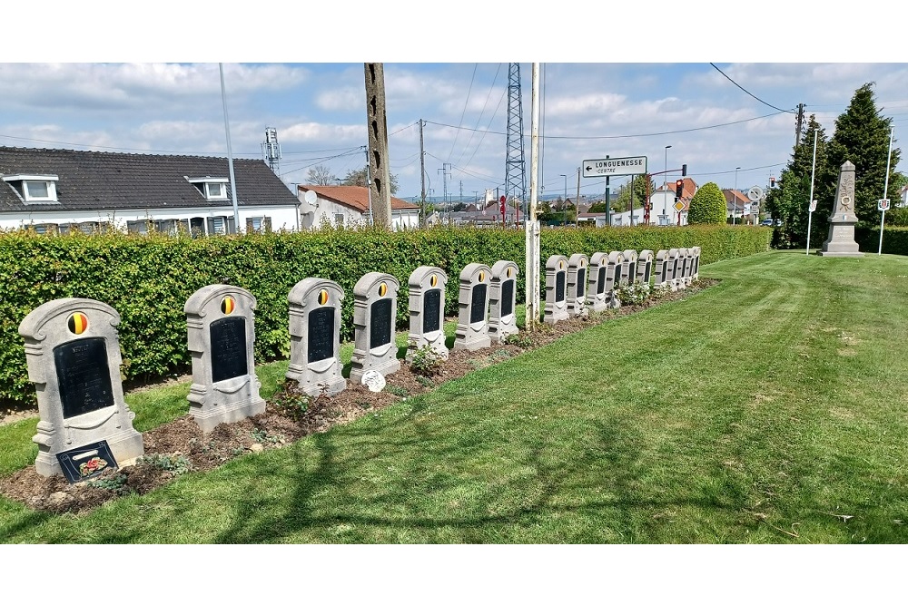 Monument Gevallenen van het Garnizoen Begraafplaats Longuenesse #1