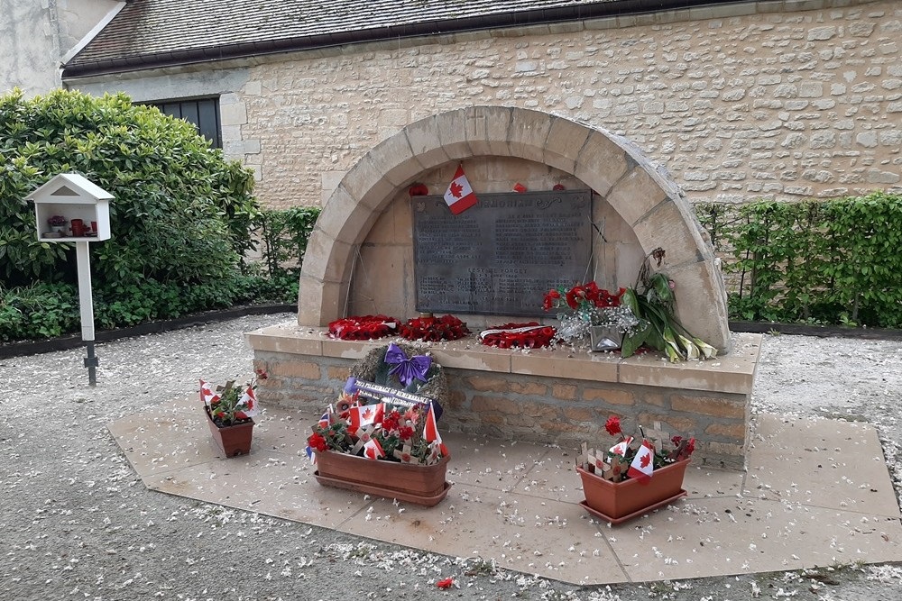 Canadees Monument Abbaye d'Ardenne #3