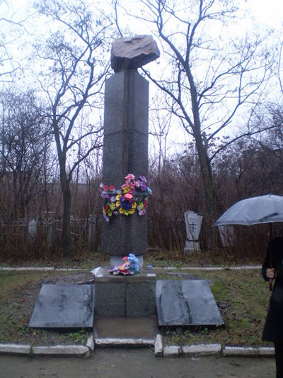 Mass Grave Soviet Soldiers & Partisans