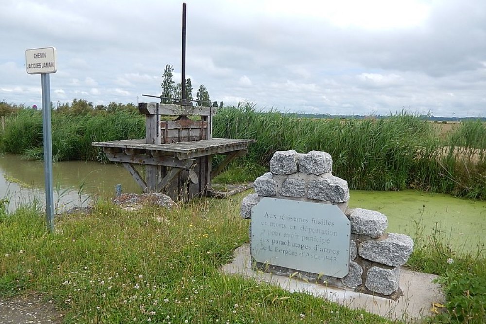 Memorial Killed Resistance Fighters Saint-Just-Luzac #1