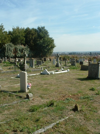 Commonwealth War Graves St Bartholomew Churchyard