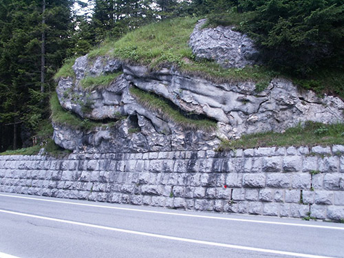 Alpenmuur - Gecamoufleerde Bunker