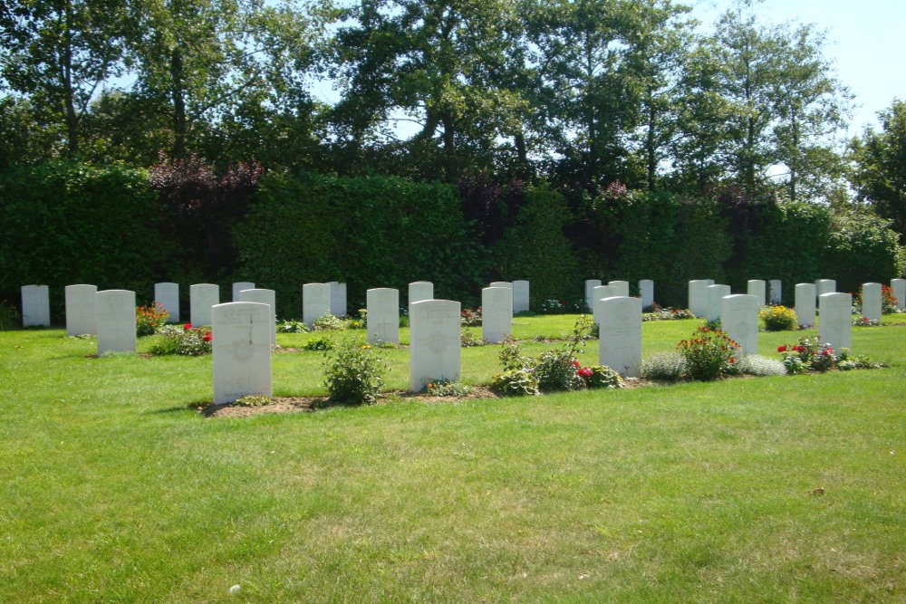 Godezonne Farm Commonwealth War Cemetery #2