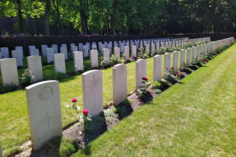 Commonwealth War Graves Antwerp Schoonselhof #2