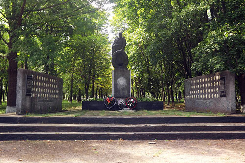 Mass Grave Soviet Soldiers & War Memorial Martonosha #1