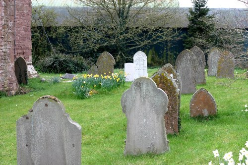 Oorlogsgraf van het Gemenebest St. Dubricius Churchyard #1