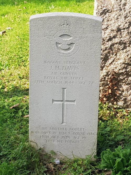 Commonwealth War Graves St. Nicholas Churchyard #2