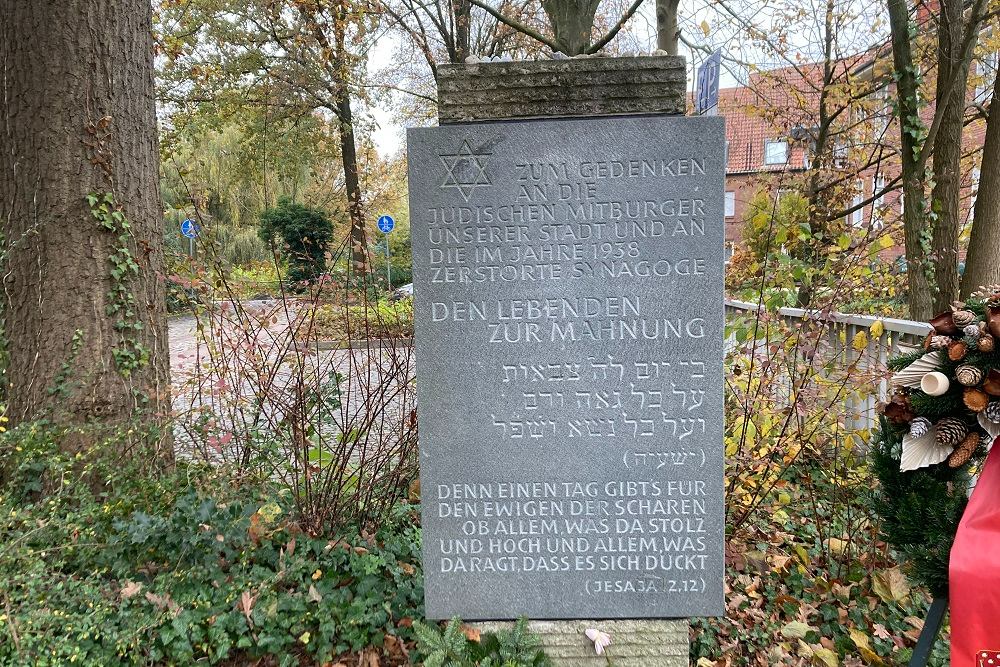 Monument Joodse Inwoners En Verwoestte Synagoge #2