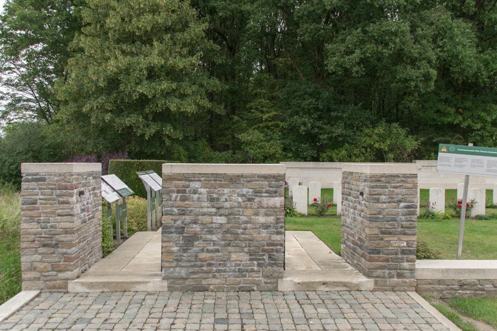 Commonwealth War Cemetery Hyde Park Corner #4