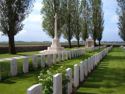 Commonwealth War Cemetery Favreuil #1
