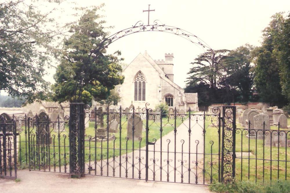 Oorlogsgraf van het Gemenebest St. Cyr Churchyard #1