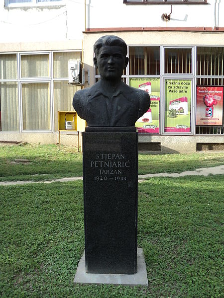 Bust Stjepan Petnjarić Tarzan #1