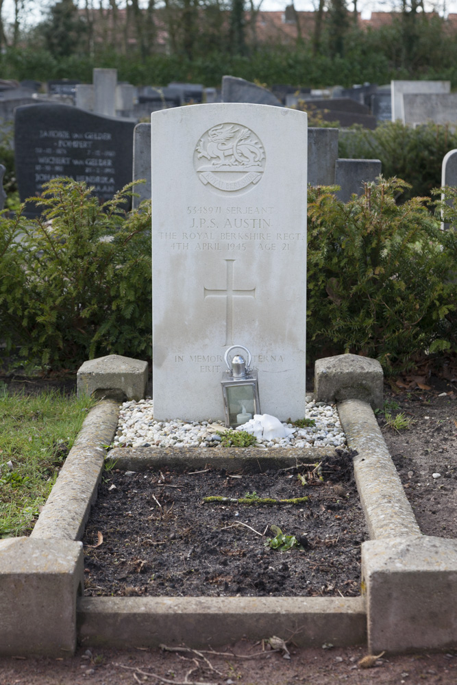 Commonwealth War Grave John Austin #2