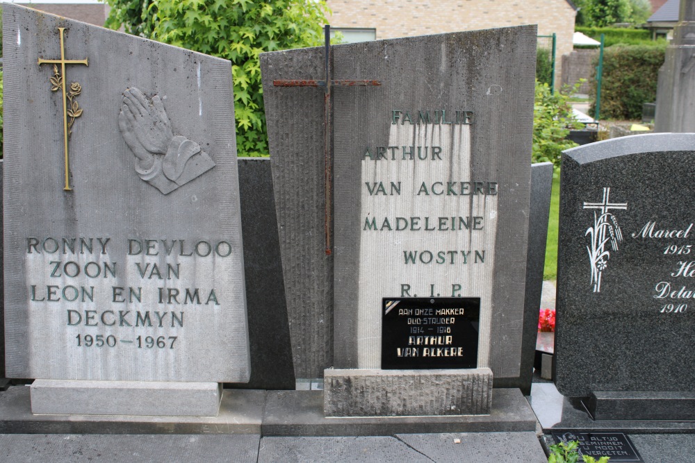 Belgian Graves Veterans Lichtervelde #2