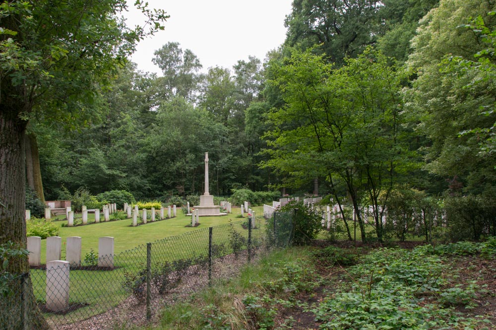 Oorlogsbegraafplaats van het Gemenebest Ploegsteert Wood #4