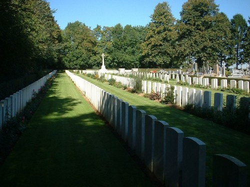 Commonwealth War Graves Villers-Faucon Extension